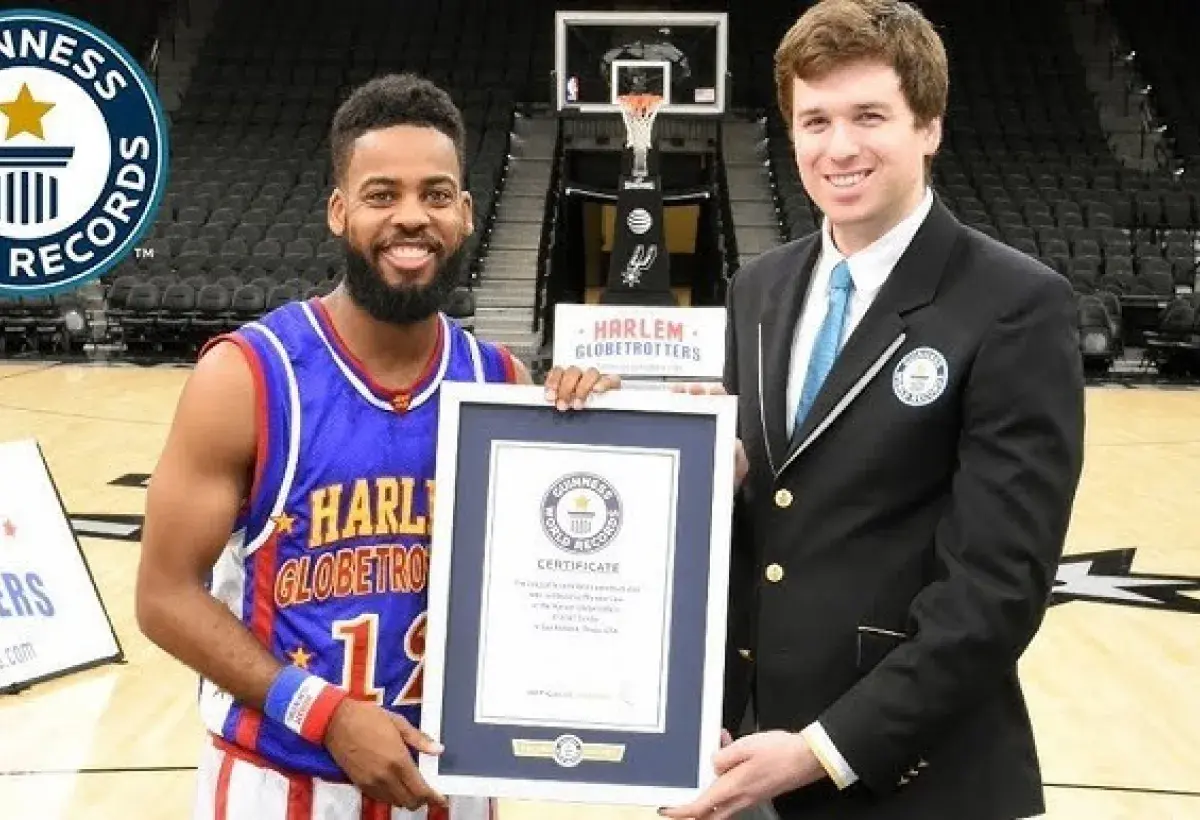 Blindfolded basketball hook‑shot world record