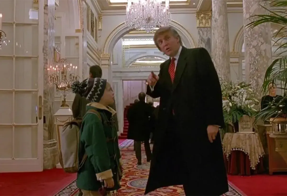Donald Trump giving directions in Home Alone 2 movie scene