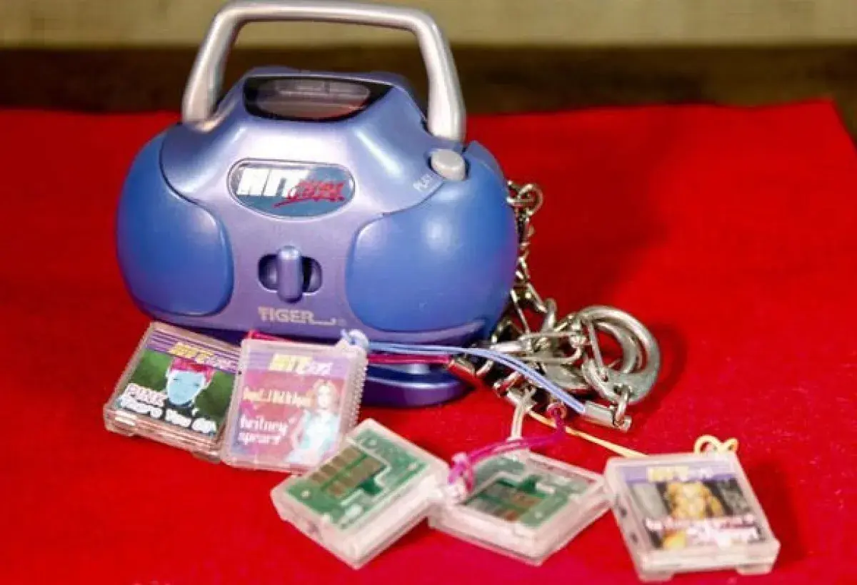 1990s Hit Clips music player