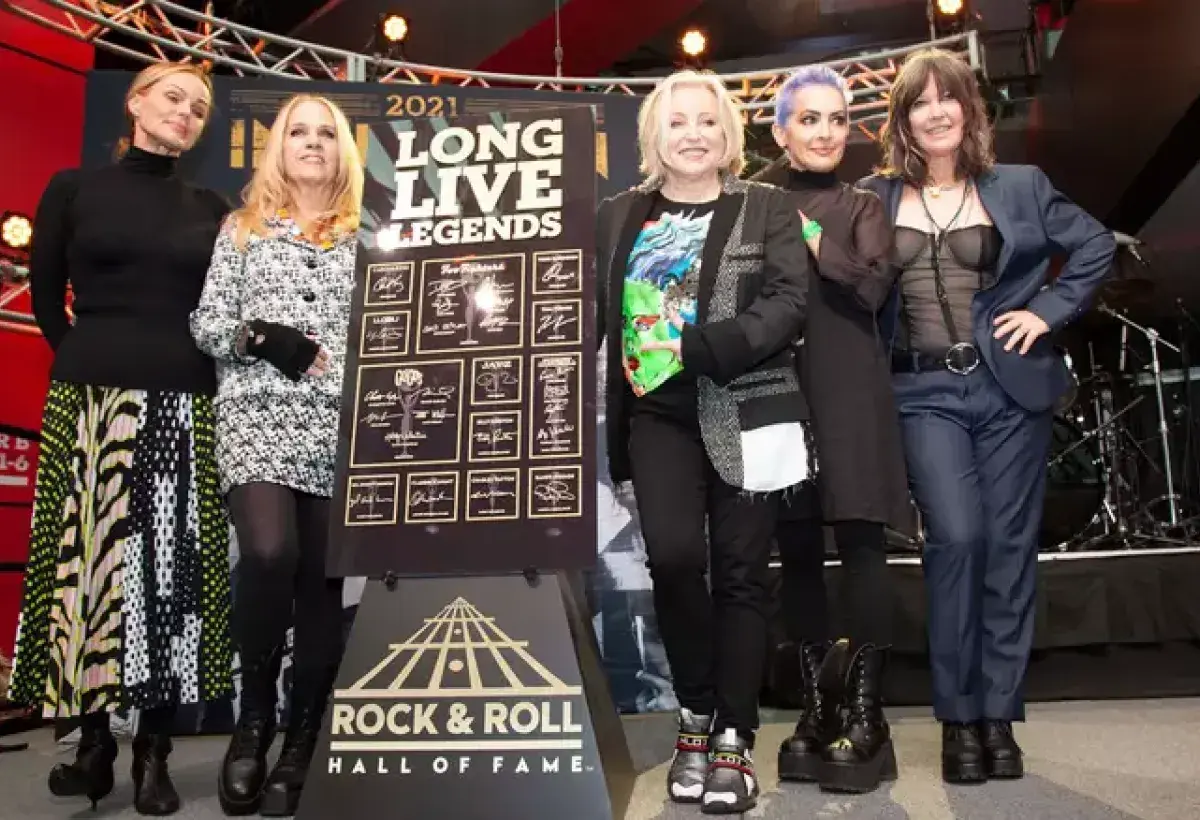 The Go Gos receiving their Rock and Roll Hall of Fame honor in 2021