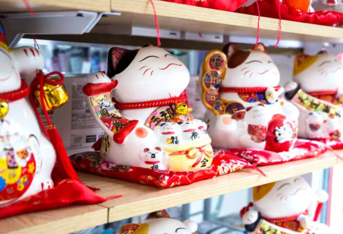  Maneki-neko cat symbolizing protection and prosperity