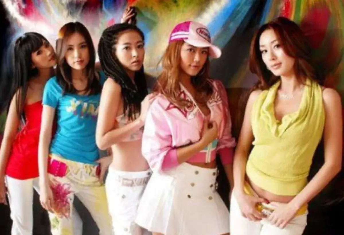 Early Korean pop performances and vintage 1990s music posters