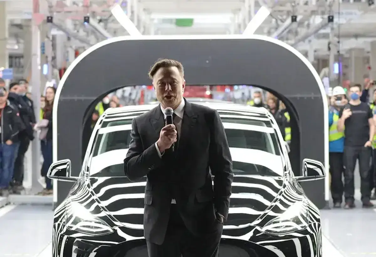 Elon Musk leading Tesla during expansion phase