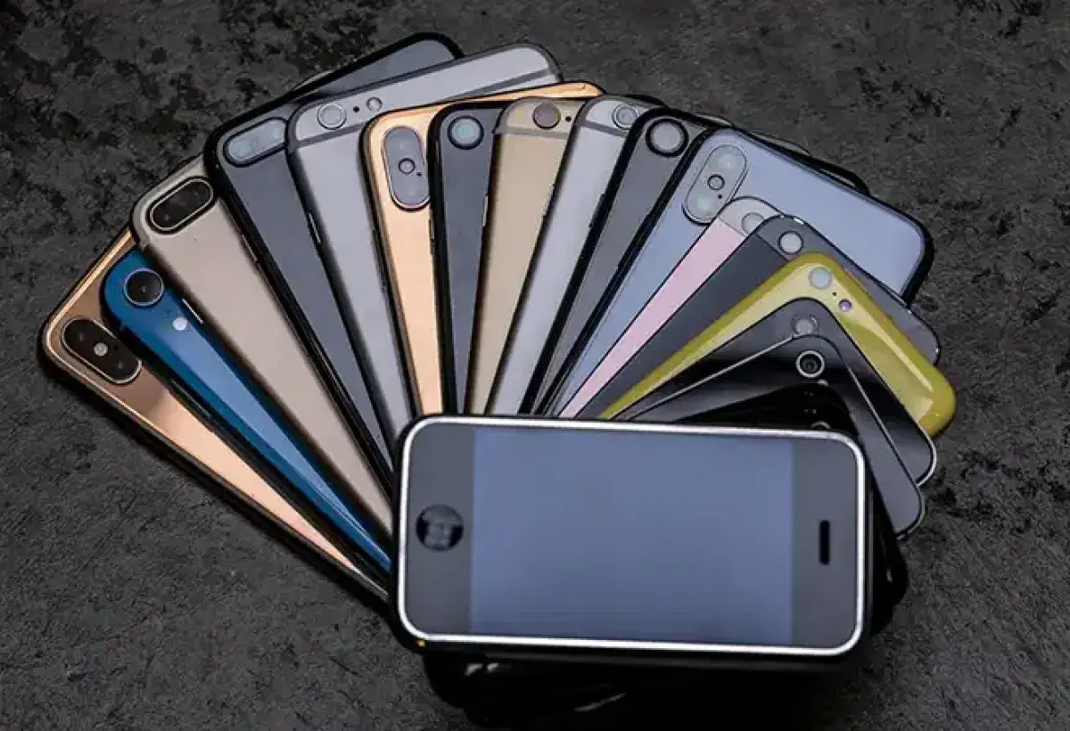 Multiple generations of the iPhone displayed side by side