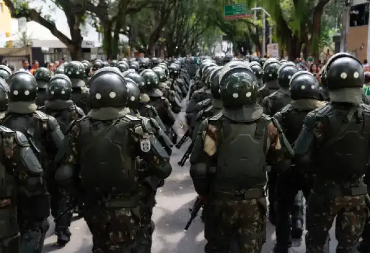 Global risks from collapsing authoritarian regimes