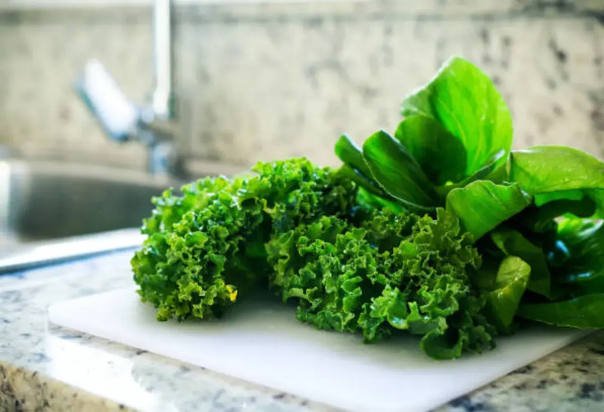 Leafy green vegetables that support brain health