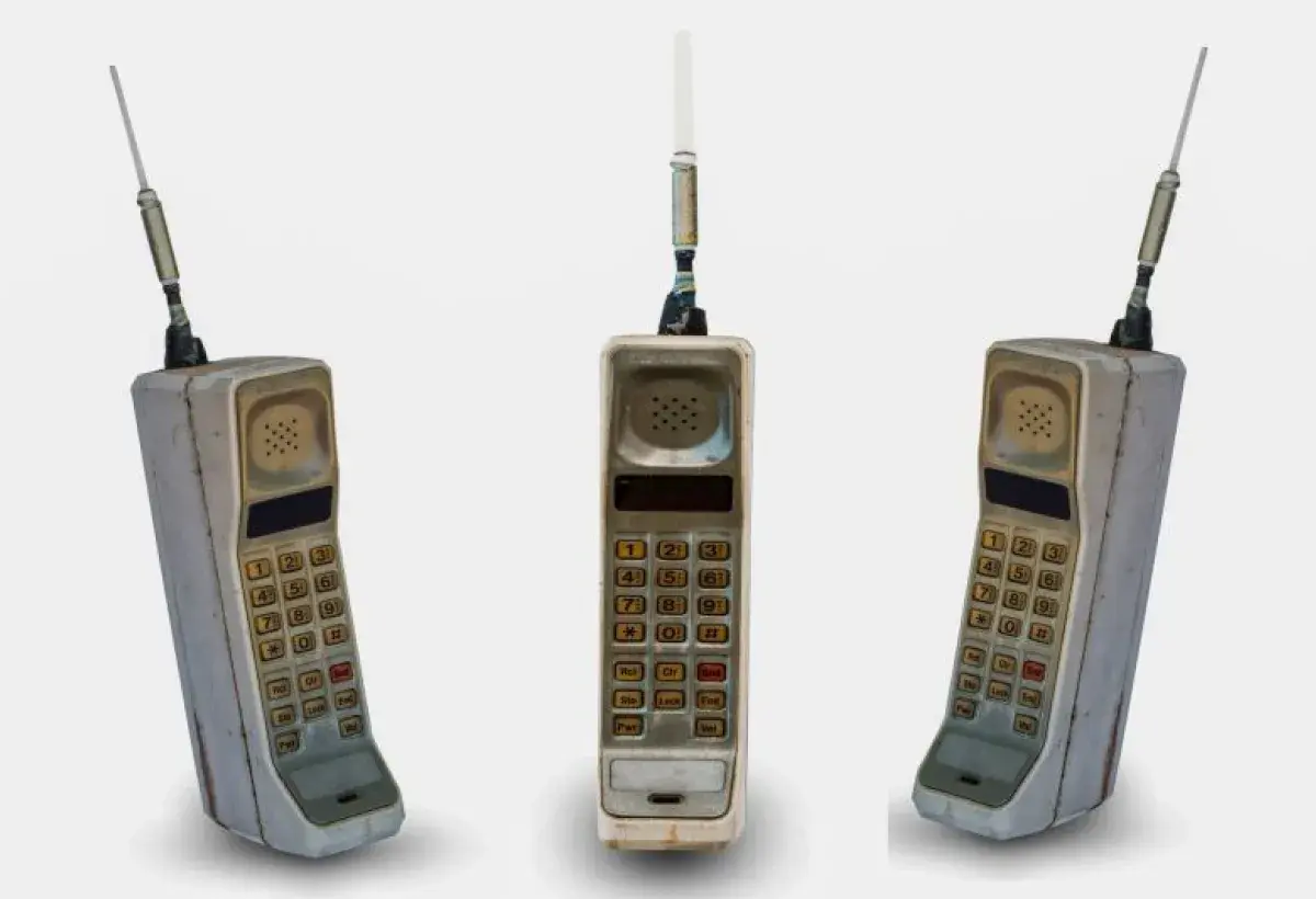 Motorola DynaTAC 8000X early mobile phone
