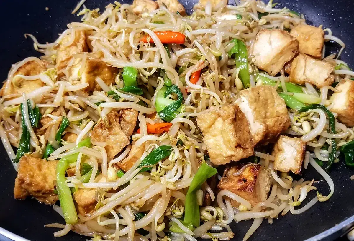 Healthy low-calorie stir-fry featuring bean sprouts and vegetables