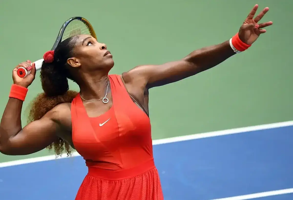 Serena Williams powerful tennis serve